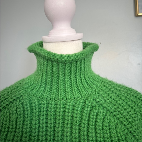 H&M Emerald Green Turtleneck Sweater - Picture 3 of 4